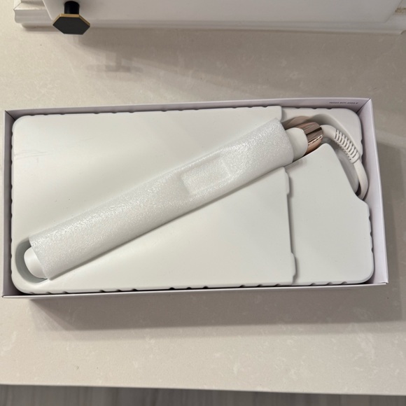 NIB T3 Lucea Rapid Heat White Straightener Styling Tool - Picture 7 of 8